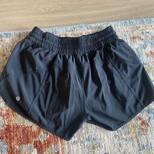 Lululemon tracker shorts (4 inch)